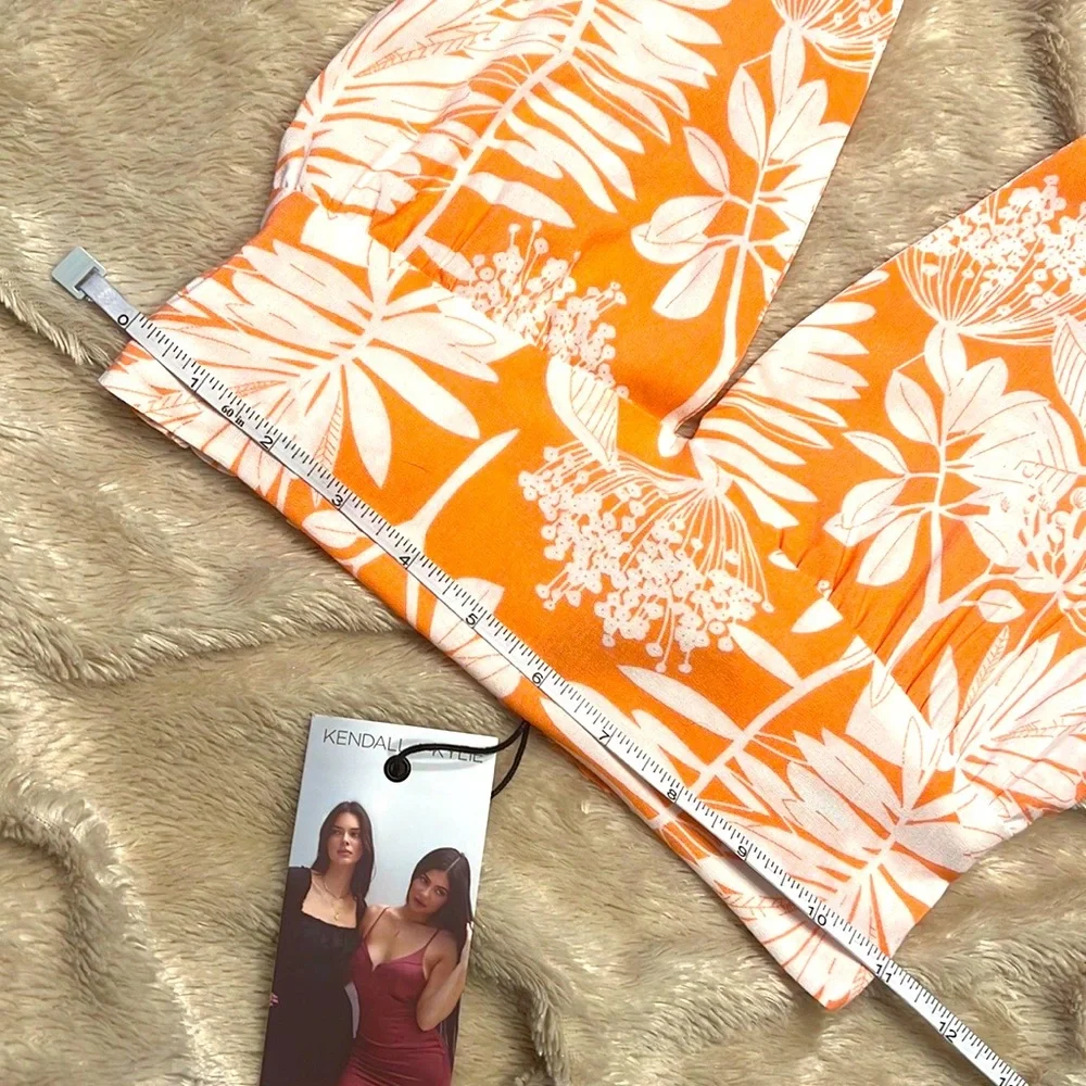 KENDALL + KYLIE Hawaiian Leaf Halter Top - Picture 4 of 4
